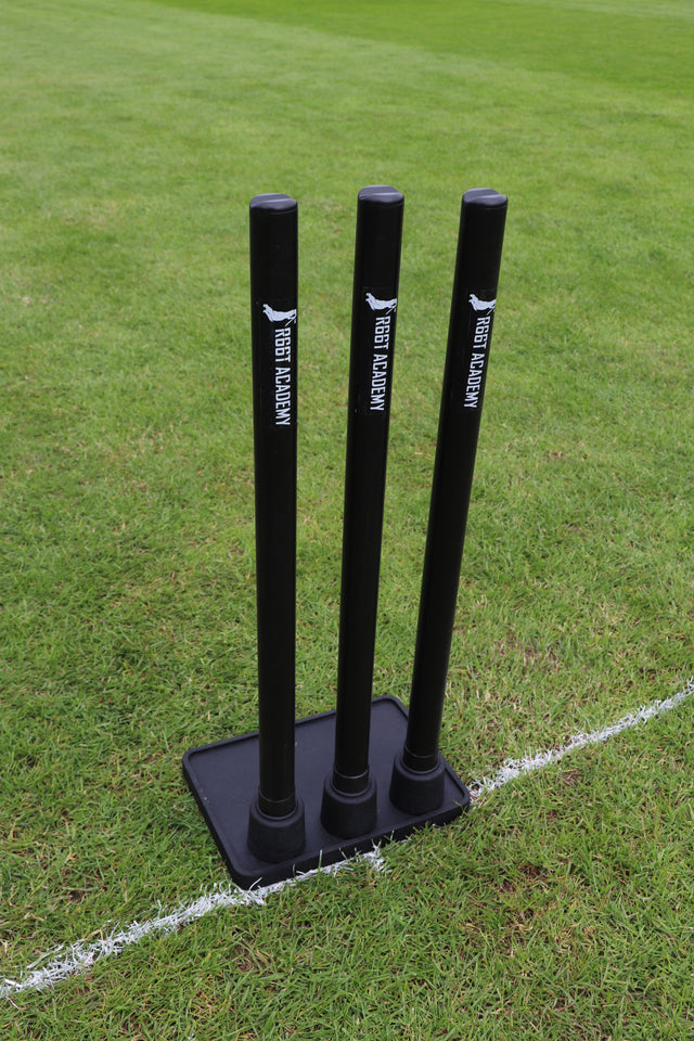 R66T Academy Stumps - Rubber Cricket Stumps (black)